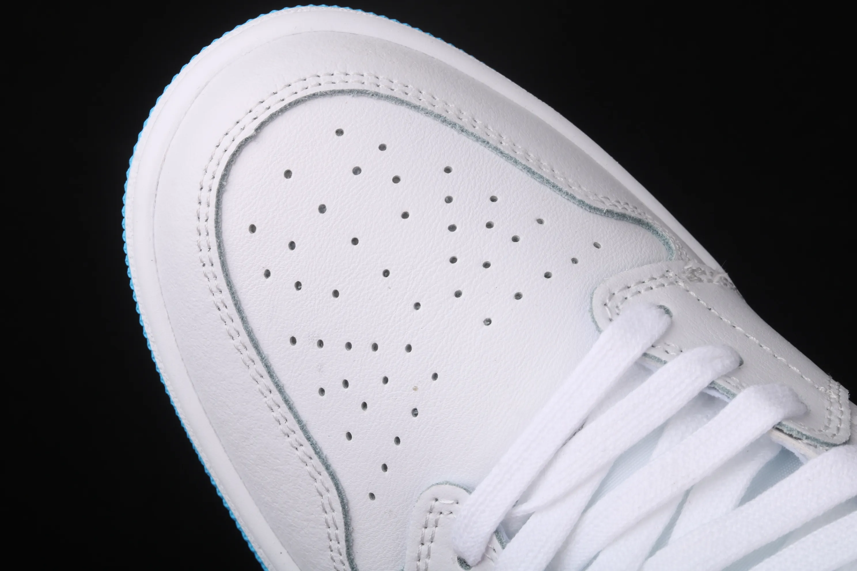 All Categories Air Jordan Jordan Series Basketball Shoes Air Jordan 1 Mid Air Jordan 1 Mid Carolina Blue AJ1 Joe 1 Lake Blue First Layer China Basketball Shoes BQ6472-114